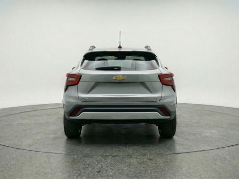 Used 2025 Chevrolet Trax LT FWD image 7
