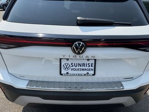 Used 2026 Volkswagen Tiguan SE AWD/4WD image 38