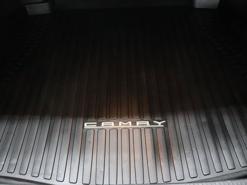 Used 2021 Toyota Camry XLE image 14