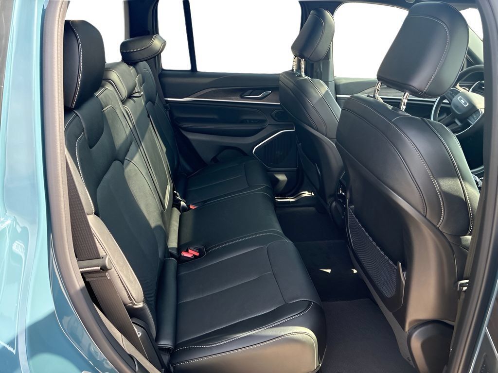 New 2027 Jeep Grand Cherokee Limited AWD/4WD image 16