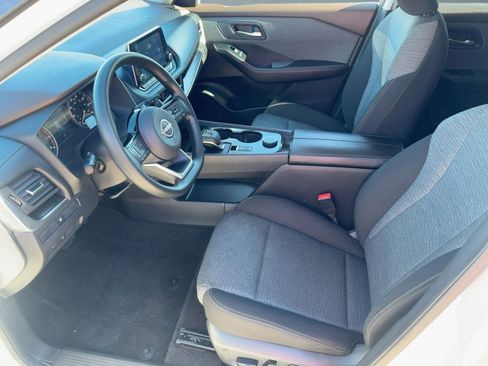 Used 2023 Nissan Rogue SV image 5