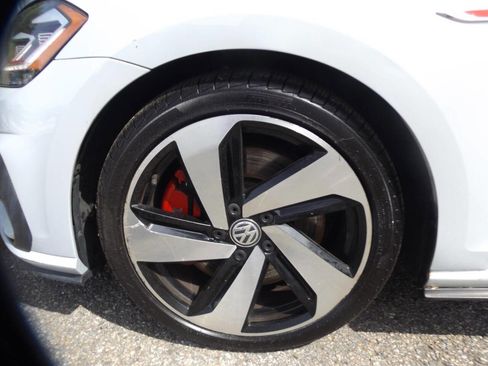 Used 2018 Volkswagen GTI SE FWD image 19