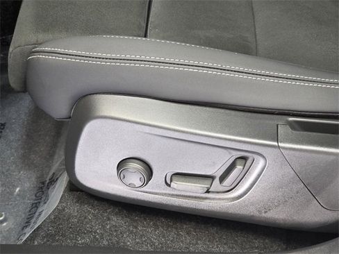 Certified 2023 Volvo XC40 Recharge Ultimate w/ Protection Package Premier image 9