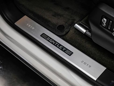 Used 2019 Bentley Bentayga image 38