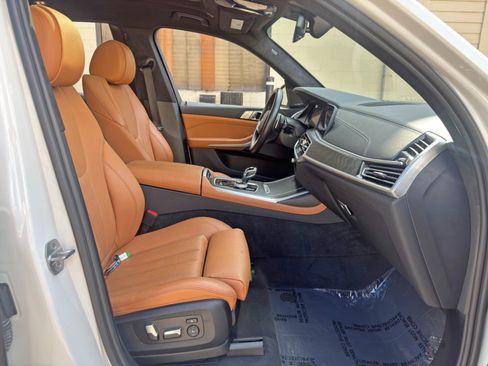 Used 2022 BMW X7 xDrive40i w/ M Sport Package AWD/4WD image 16