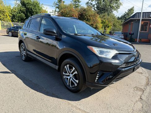 Used 2017 Toyota RAV4 LE image 5