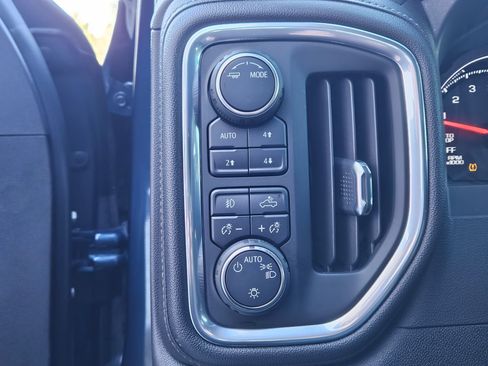 Used 2021 Chevrolet Silverado 1500 LT Trail Boss w/ Convenience Package II image 19