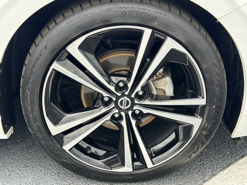Used 2021 Nissan Sentra SR w/ SR Premium Package FWD image 13