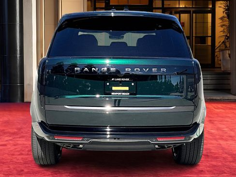 New 2025 Land Rover Range Rover SE image 4