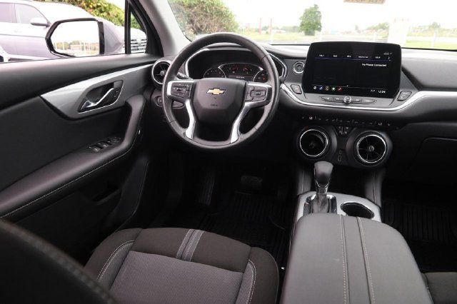 Used 2025 Chevrolet Blazer LT AWD/4WD image 21
