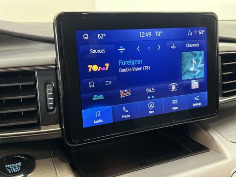 Used 2022 Ford Explorer XLT w/ Equipment Group 202A AWD/4WD image 17
