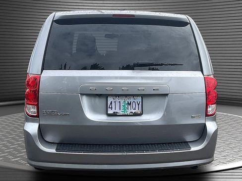 Used 2018 Dodge Grand Caravan SE FWD image 5