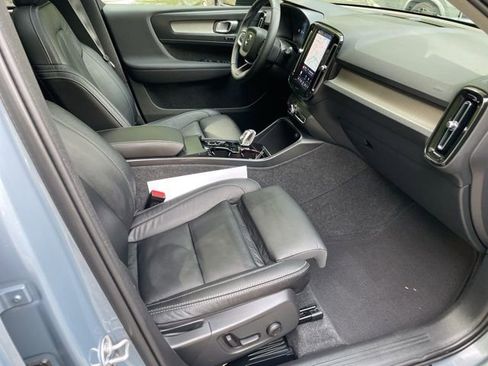 Certified 2023 Volvo XC40 B5 Plus w/ Climate Package image 21