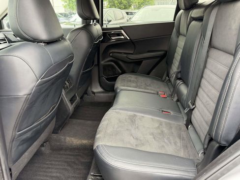 Used 2024 Mitsubishi Outlander FWD image 9