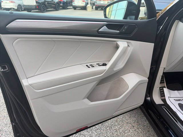 Certified 2023 Volkswagen Tiguan SE R-Line AWD/4WD image 22