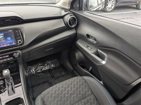 Used 2022 Nissan Kicks SV image 17