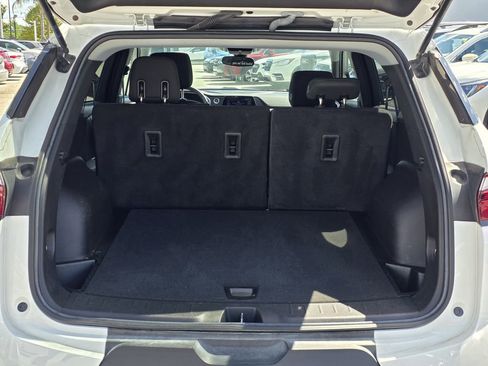 Used 2021 Chevrolet Blazer LT w/ LPO, Black Accent Package FWD image 9