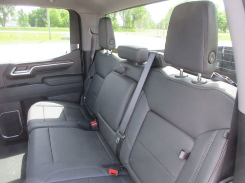 New 2026 GMC Sierra 1500 SLT w/ SLT Premium Package AWD/4WD image 13