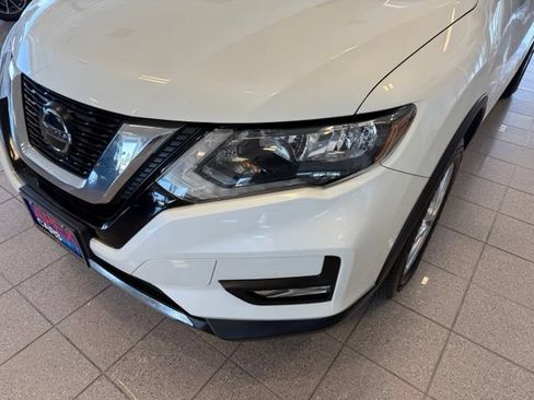 Used 2018 Nissan Rogue SV w/ Sun & Sound Touring Package AWD/4WD image 9