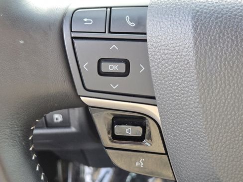 Used 2025 Toyota Camry SE image 31