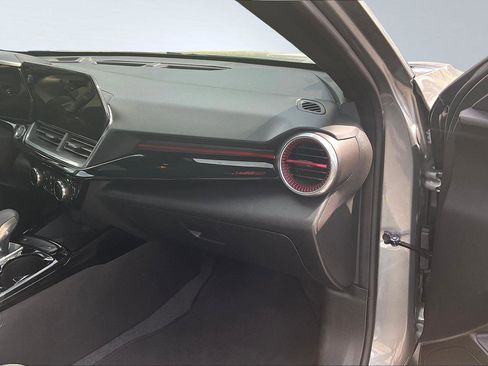 Used 2024 Chevrolet Trax RS w/ Sunroof Package image 18