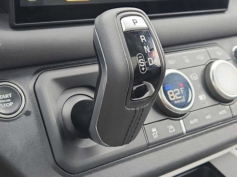 Used 2025 Land Rover Defender 110 S image 14