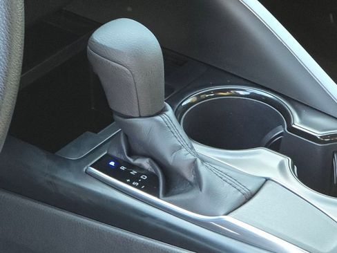 Used 2019 Toyota Camry LE image 24