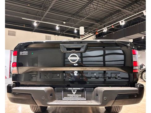 Used 2025 Nissan Frontier SV image 14