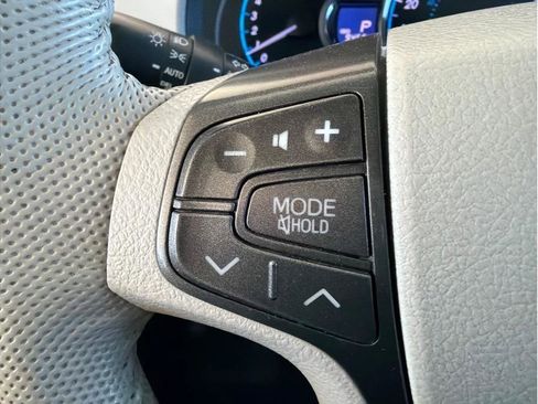 Used 2012 Toyota Sienna XLE w/ Entertainment Pkg image 18