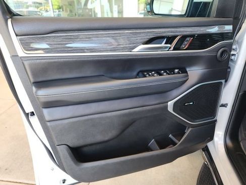 Used 2022 Jeep Wagoneer Series III AWD/4WD image 13