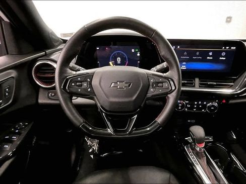 Used 2025 Chevrolet Trax RS w/ Driver Confidence Package FWD image 6