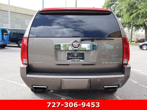 Used 2013 Cadillac Escalade ESV Platinum RWD image 8