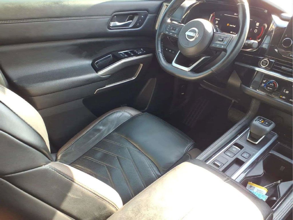 Used 2023 Nissan Pathfinder Platinum FWD image 9