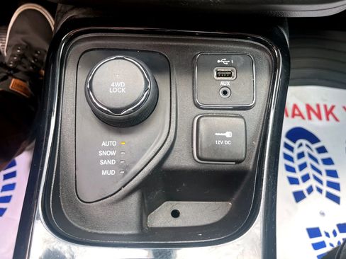 Used 2021 Jeep Compass Latitude w/ Sun and Sound Group AWD/4WD image 25