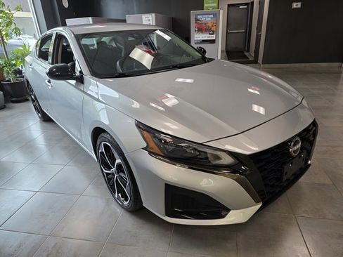 Used 2023 Nissan Altima 2.5 SR image 1