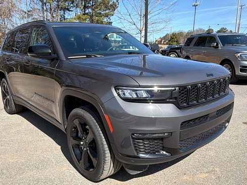 Used 2024 Jeep Grand Cherokee L Limited w/ Black Appearance Package image 5