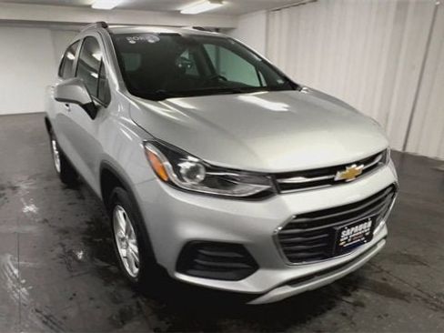 Used 2022 Chevrolet Trax LT w/ LT Convenience Package image 3