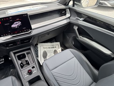 New 2026 Volkswagen Tiguan SE R-Line FWD image 16