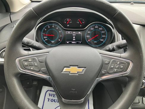 Used 2017 Chevrolet Cruze LT w/ Convenience Package image 18