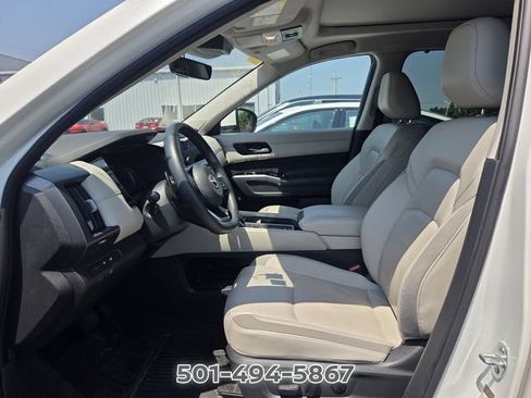 Used 2024 Nissan Pathfinder SL w/ SL Premium Package FWD image 9