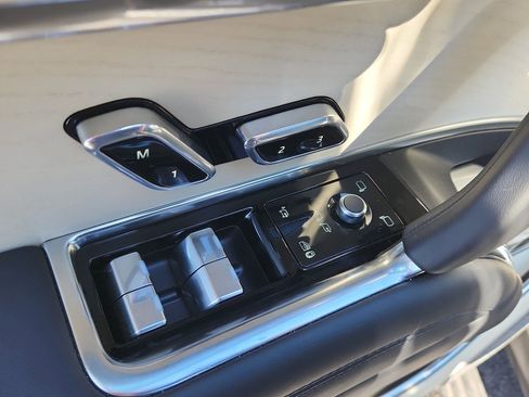 Certified 2024 Land Rover Range Rover Long Wheelbase Autobiography image 26