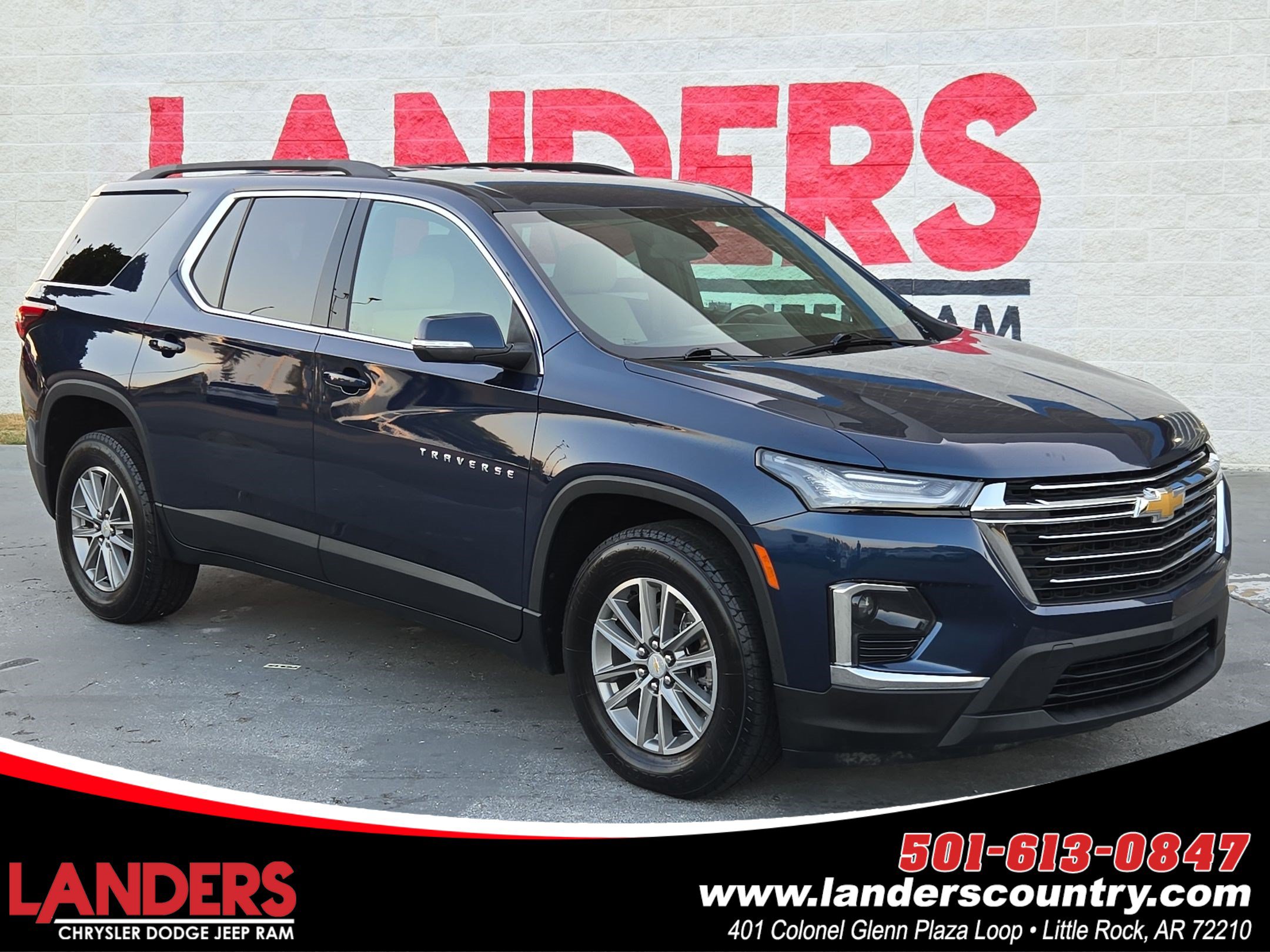 Used 2022 Chevrolet Traverse LT FWD image 1