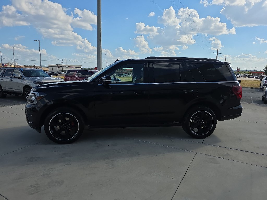 Used 2023 Ford Expedition Limited AWD/4WD image 4