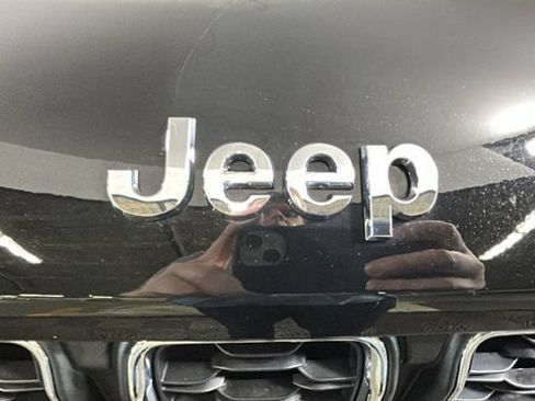 Used 2023 Jeep Grand Cherokee L Laredo AWD/4WD image 8