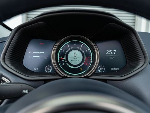 Used 2020 Aston Martin DB11 Volante RWD image 46