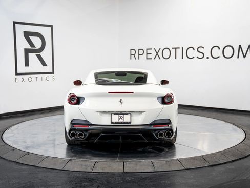 Used 2019 Ferrari Portofino image 11