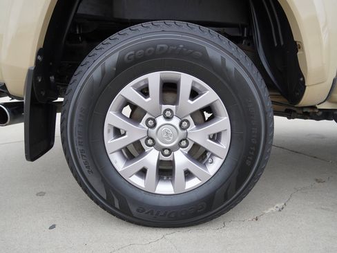 Certified 2018 Toyota Tacoma SR5 image 12