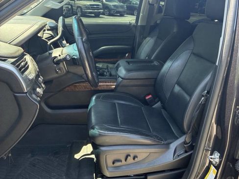 Used 2018 Chevrolet Suburban Premier RWD image 12