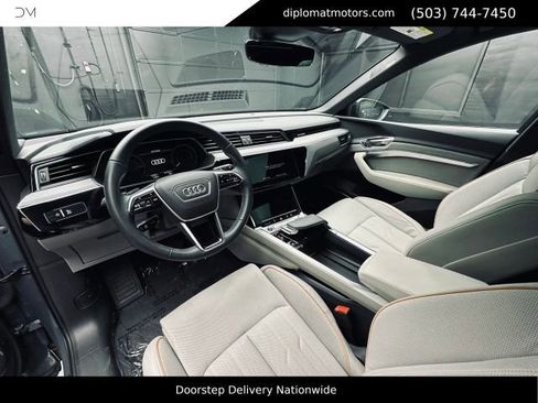 Used 2024 Audi Q8 e-tron Prestige AWD/4WD image 17