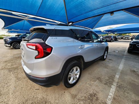 Used 2022 GMC Terrain SLE w/ Driver Convenience Package image 4